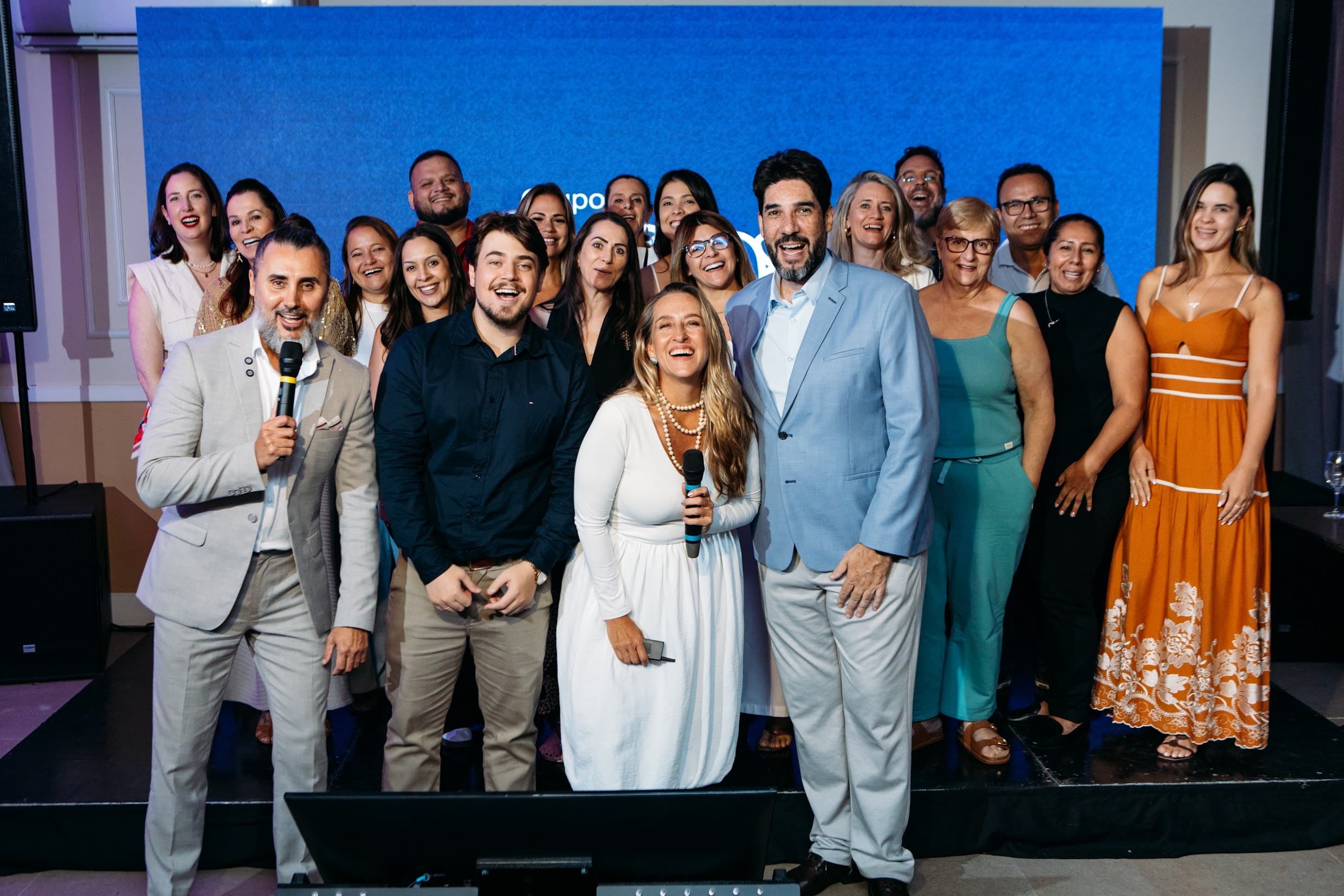 Maria do Sol em grupo após uma palestra